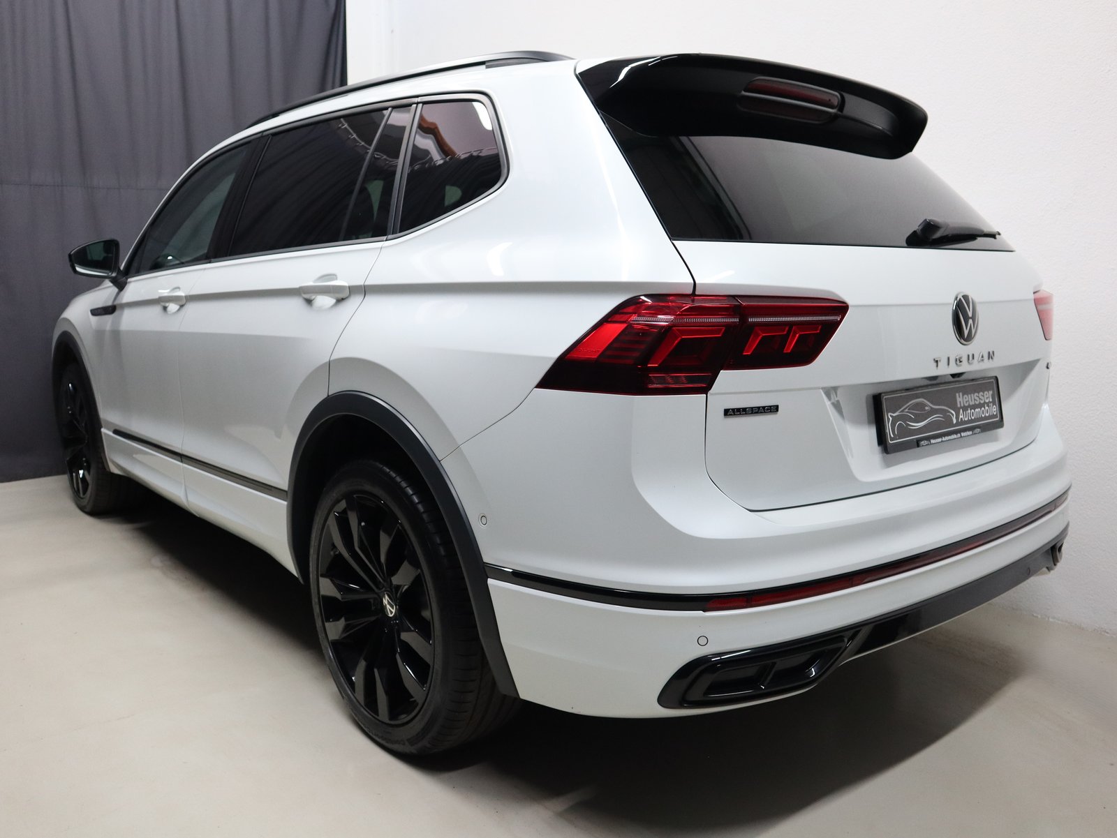 VW Tiguan Allspace 2.0 TSI 4Motion DSG - R-Line - Black Styl, Petrol, Second hand / Used, Automatic - 5