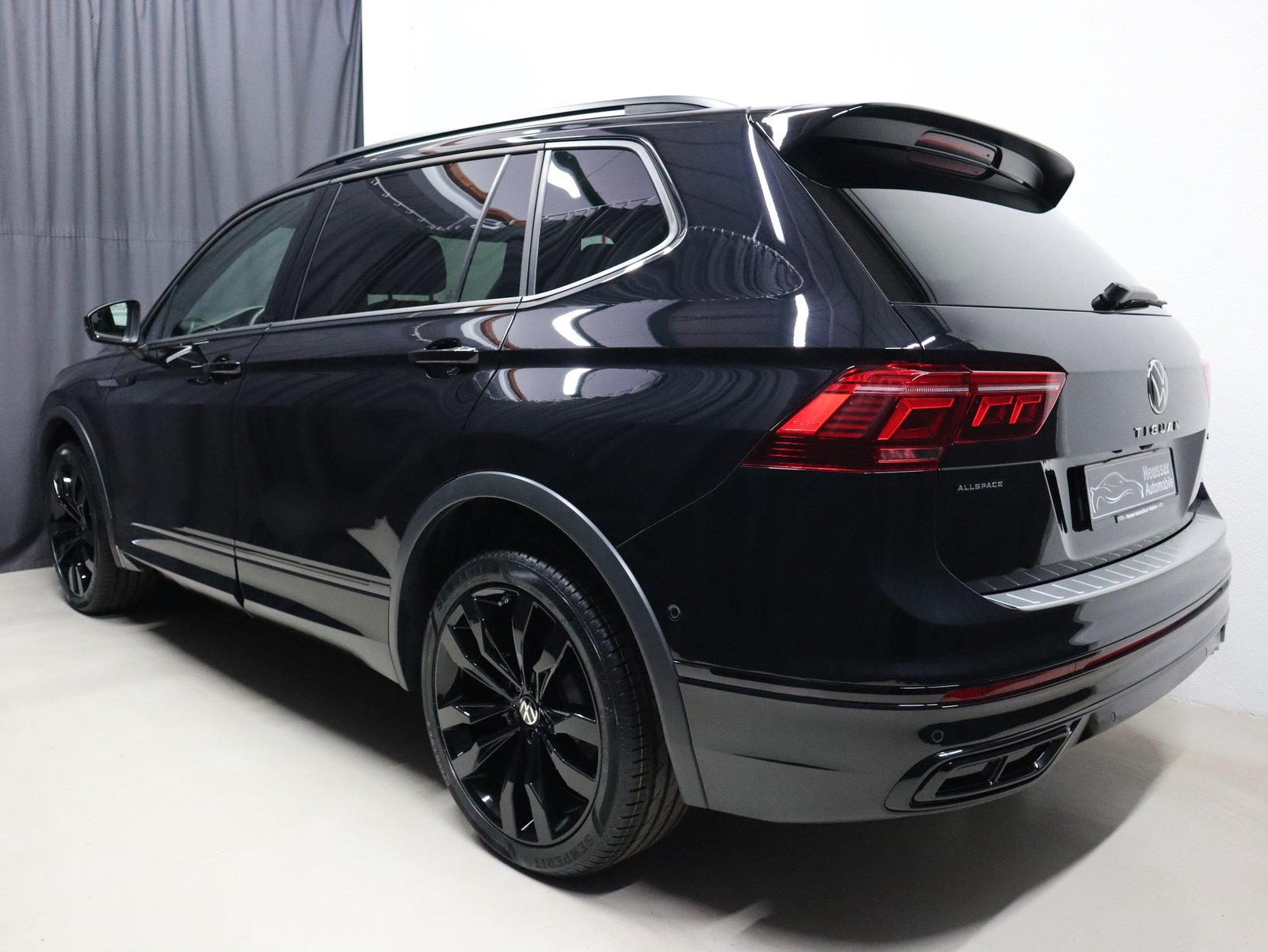 VW Tiguan Allspace 2.0 TDI 4Motion DSG - R-Line - Black Styl, Diesel, Second hand / Used, Automatic - 4