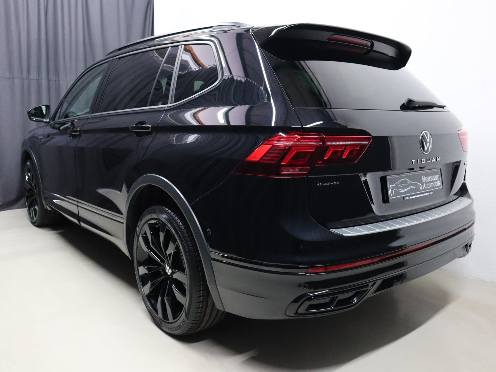 VW Tiguan Allspace 2.0 TDI 4Motion DSG - R-Line - Black Styl, Diesel, Second hand / Used, Automatic - 5