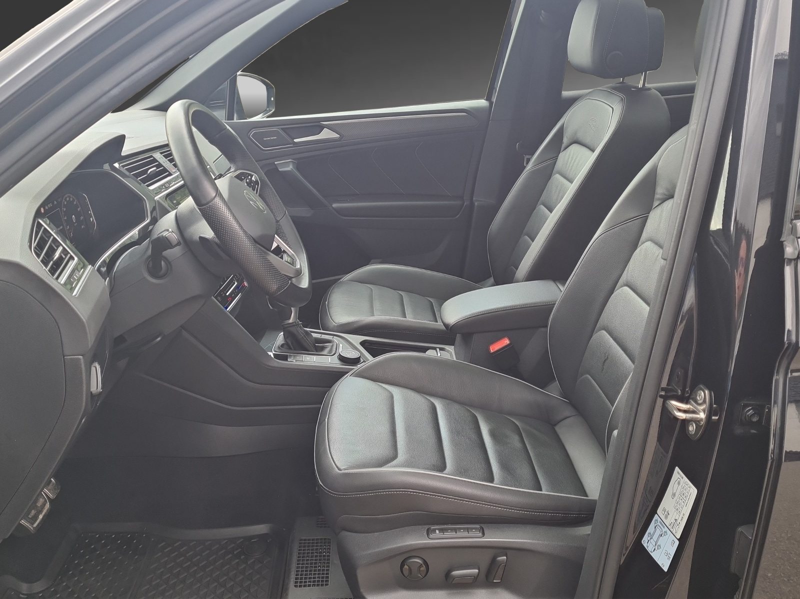 VW Tiguan R-Line, Petrol, Second hand / Used, Automatic - 6