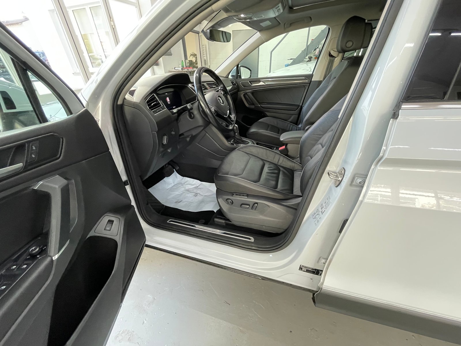 VW Tiguan Allsp 2.0 High 4M, Diesel, Second hand / Used, Automatic - 5