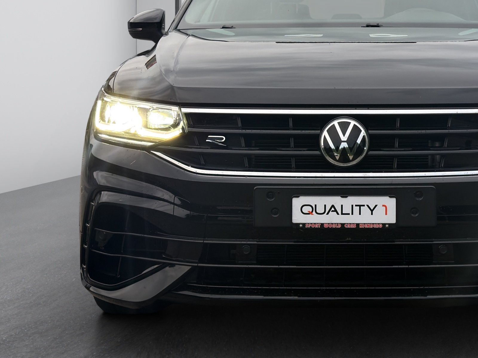 VW Tiguan 2.0TSI R 4Motion DSG, Petrol, Second hand / Used, Automatic - 7