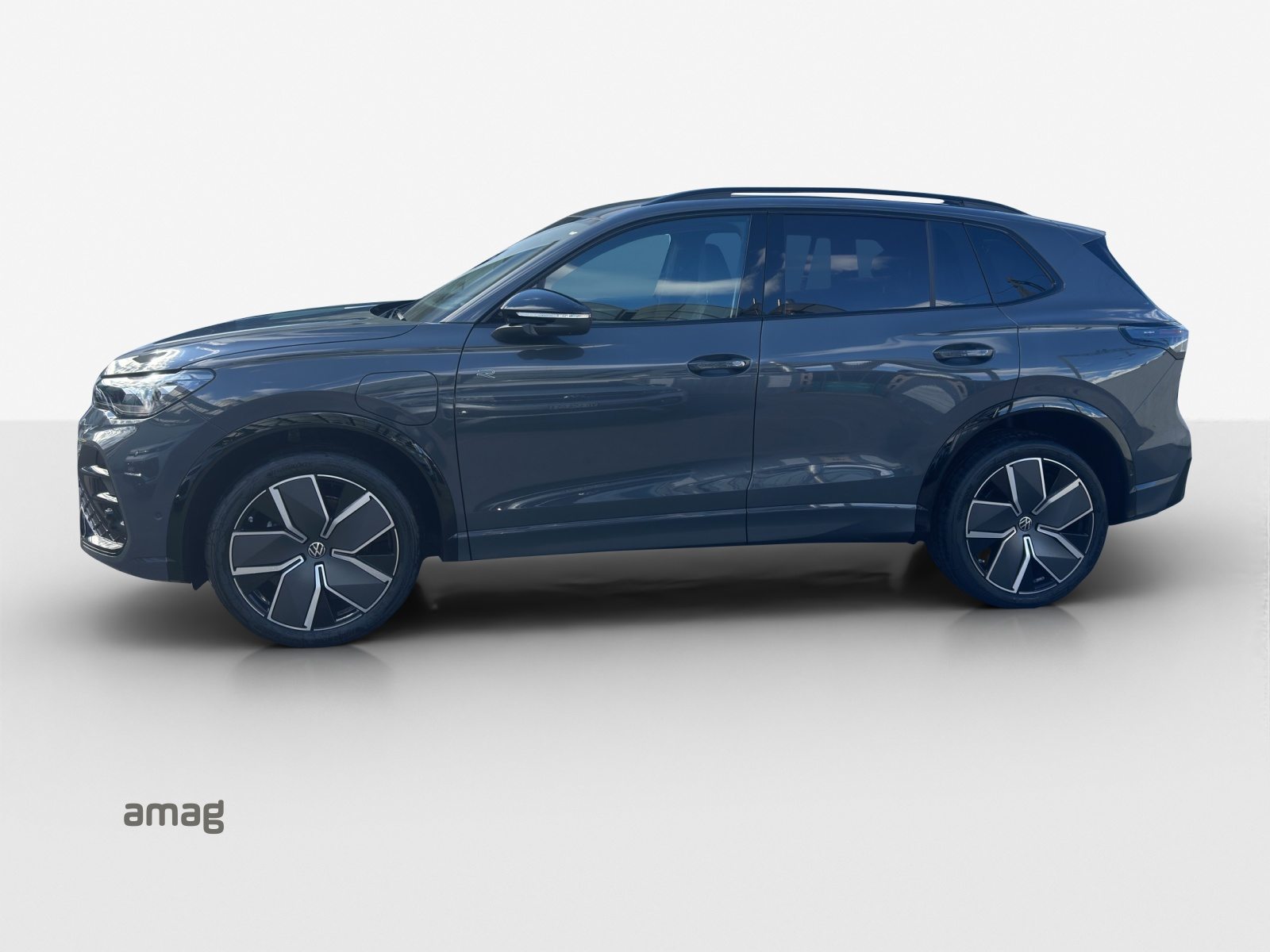 VW Tiguan R-Line UNITED, Full-Hybrid Petrol/Electric, Second hand / Used, Automatic - 2