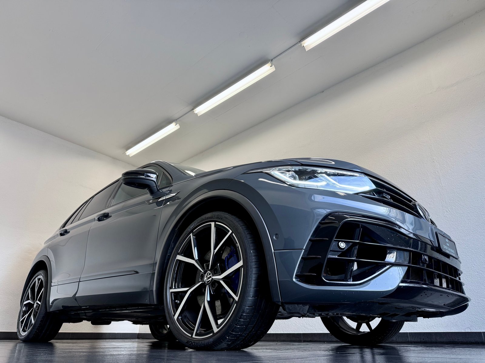 VW Tiguan 2.0TSI R 4Motion DSG, Essence, Occasion / Utilisé, Automatique - 3
