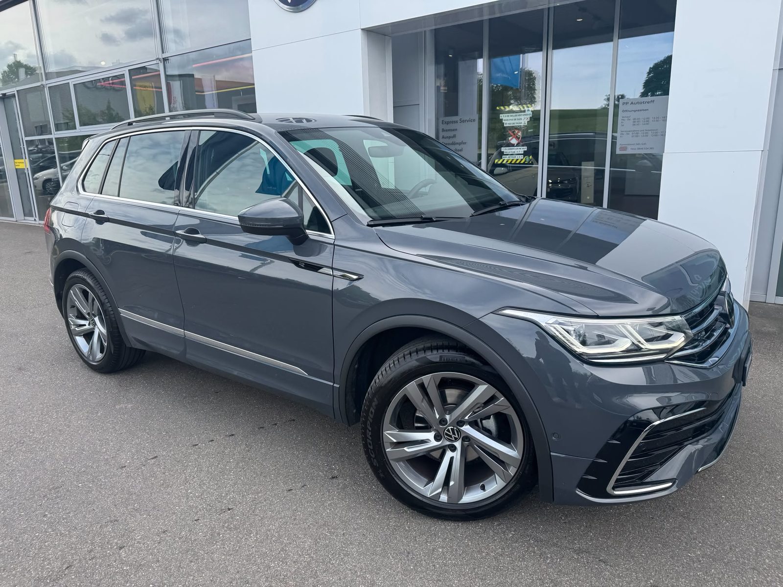 VW Tiguan 75 Edition, Benzina, Occasioni / Usate, Automatico - 2