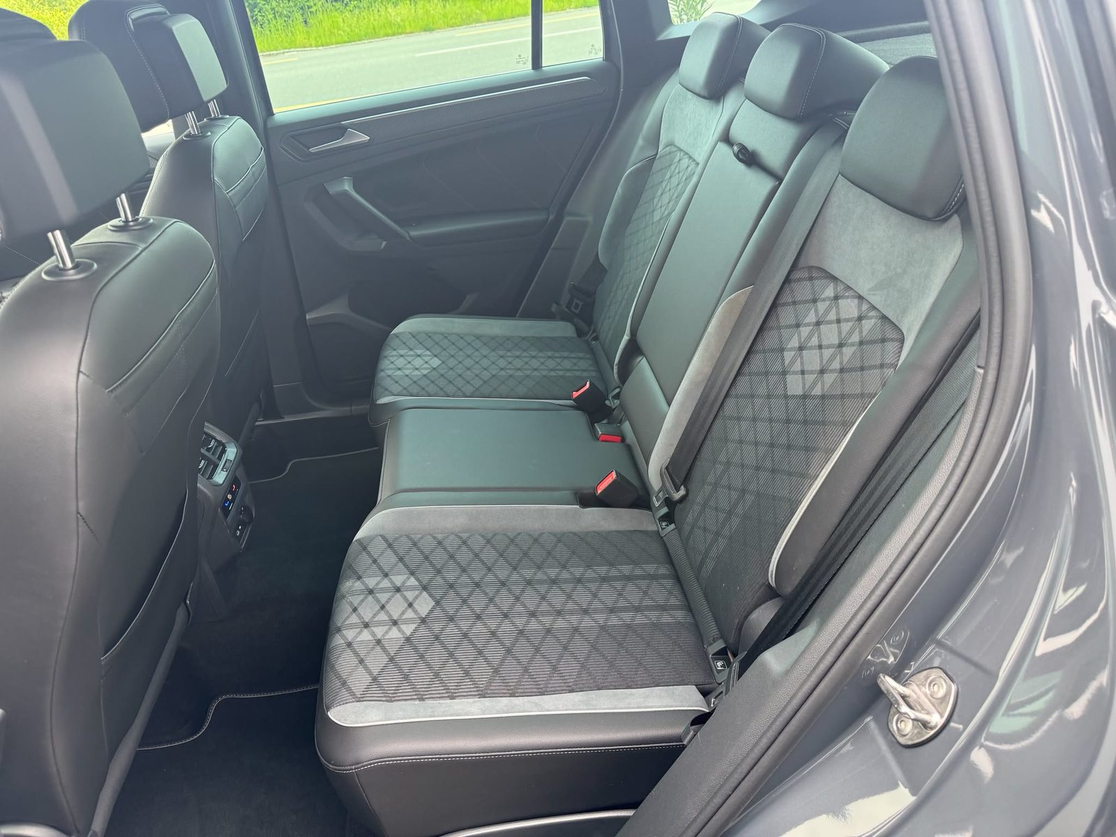 VW Tiguan 75 Edition, Benzina, Occasioni / Usate, Automatico - 7