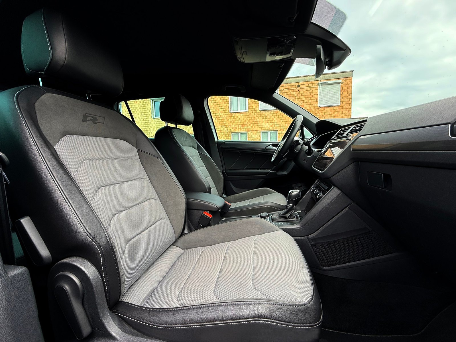 VW Tiguan 2.0TSI R-Line 4Motion DSG, Essence, Occasion / Utilisé, Automatique - 7