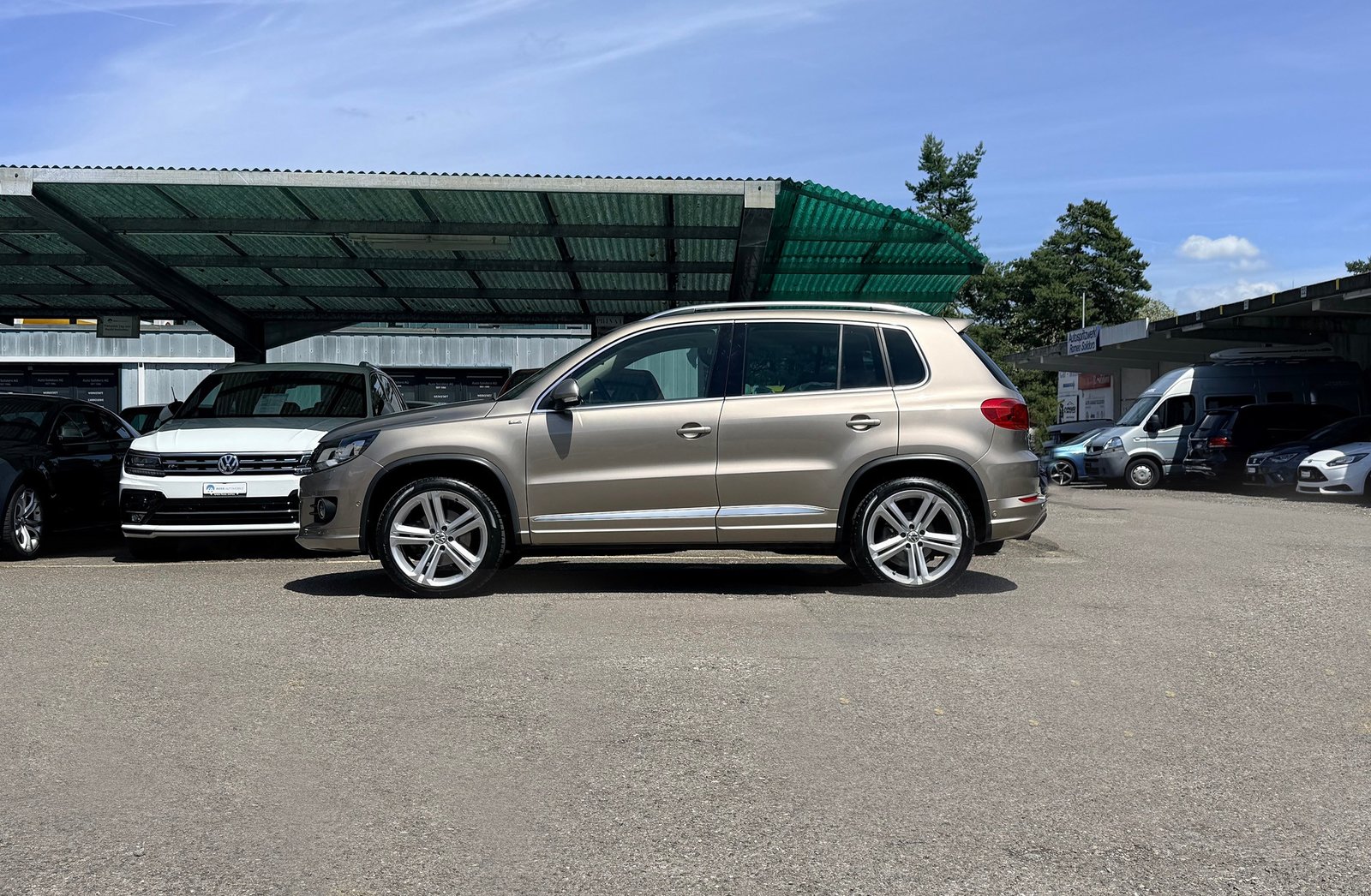 VW Tiguan 2.0 TSI R-Line Design 4Motion DSG, Petrol, Second hand / Used, Automatic - 3