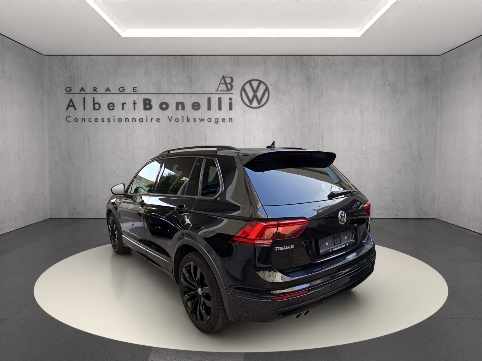 VW Tiguan 2.0TSI Highline 4Motion DSG, Petrol, Second hand / Used, Automatic - 2