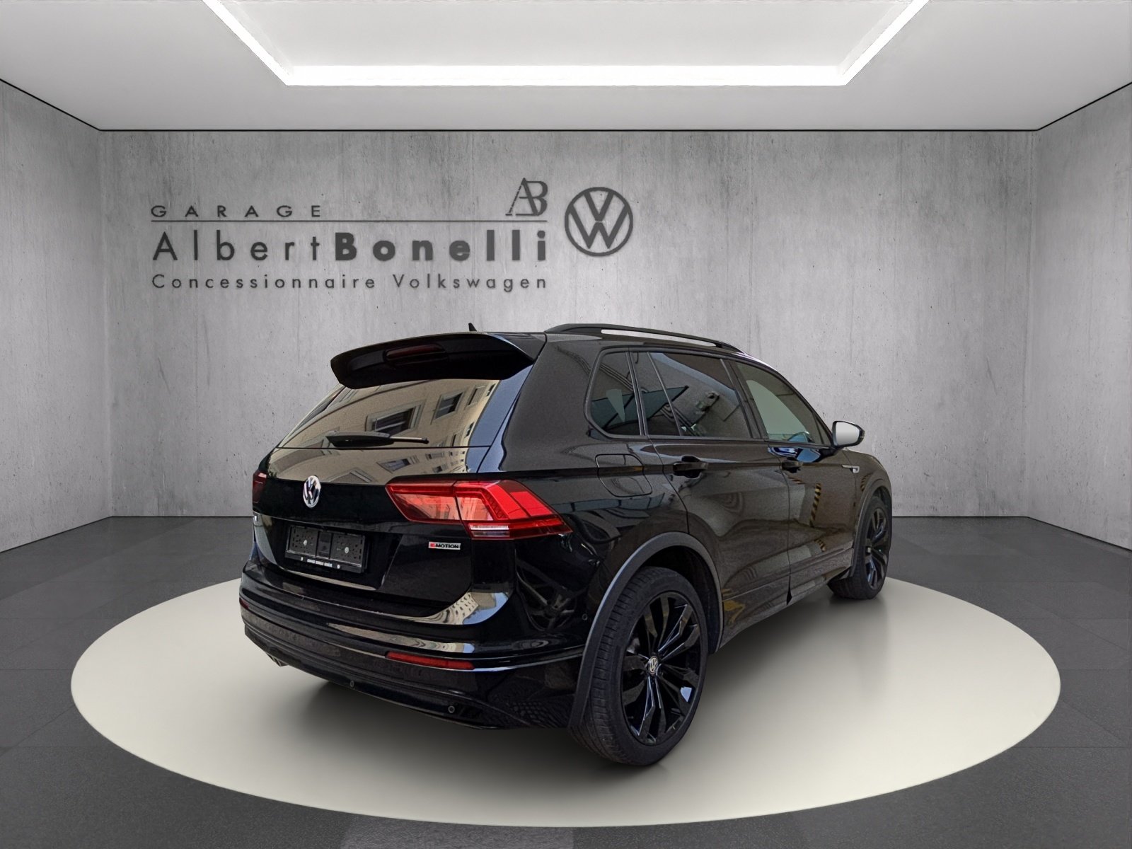 VW Tiguan 2.0TSI Highline 4Motion DSG, Petrol, Second hand / Used, Automatic - 3