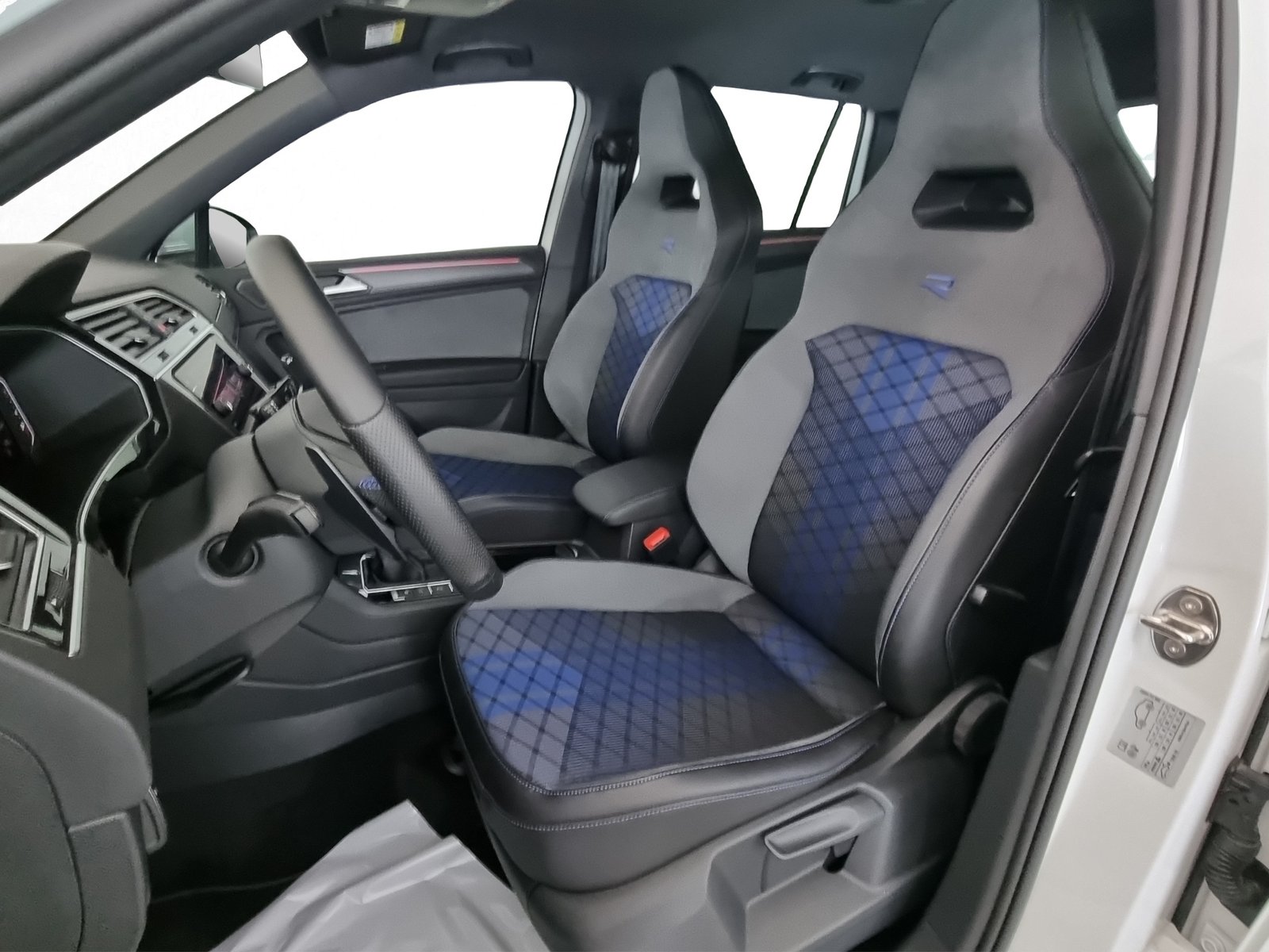 VW Tiguan 2.0TSI R 4Motion DSG, Benzin, Occasion / Gebraucht, Automatik - 6