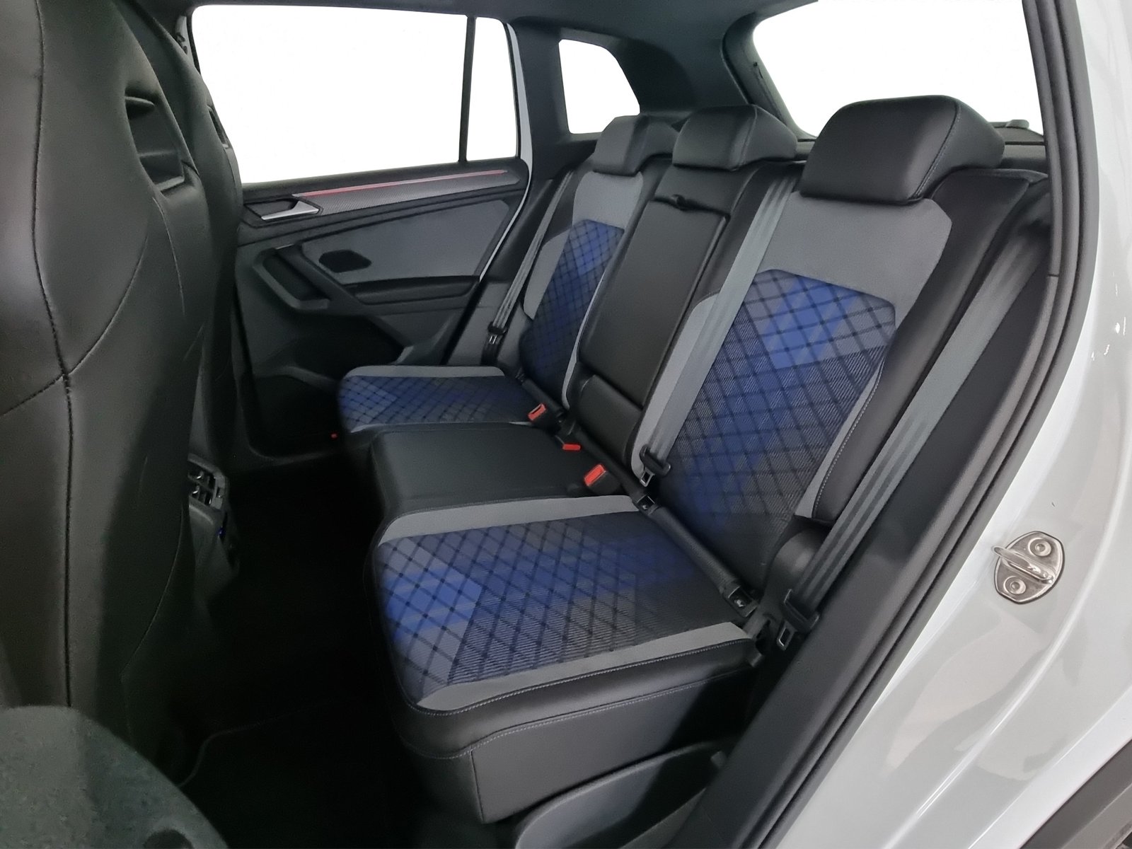 VW Tiguan 2.0TSI R 4Motion DSG, Benzin, Occasion / Gebraucht, Automatik - 7