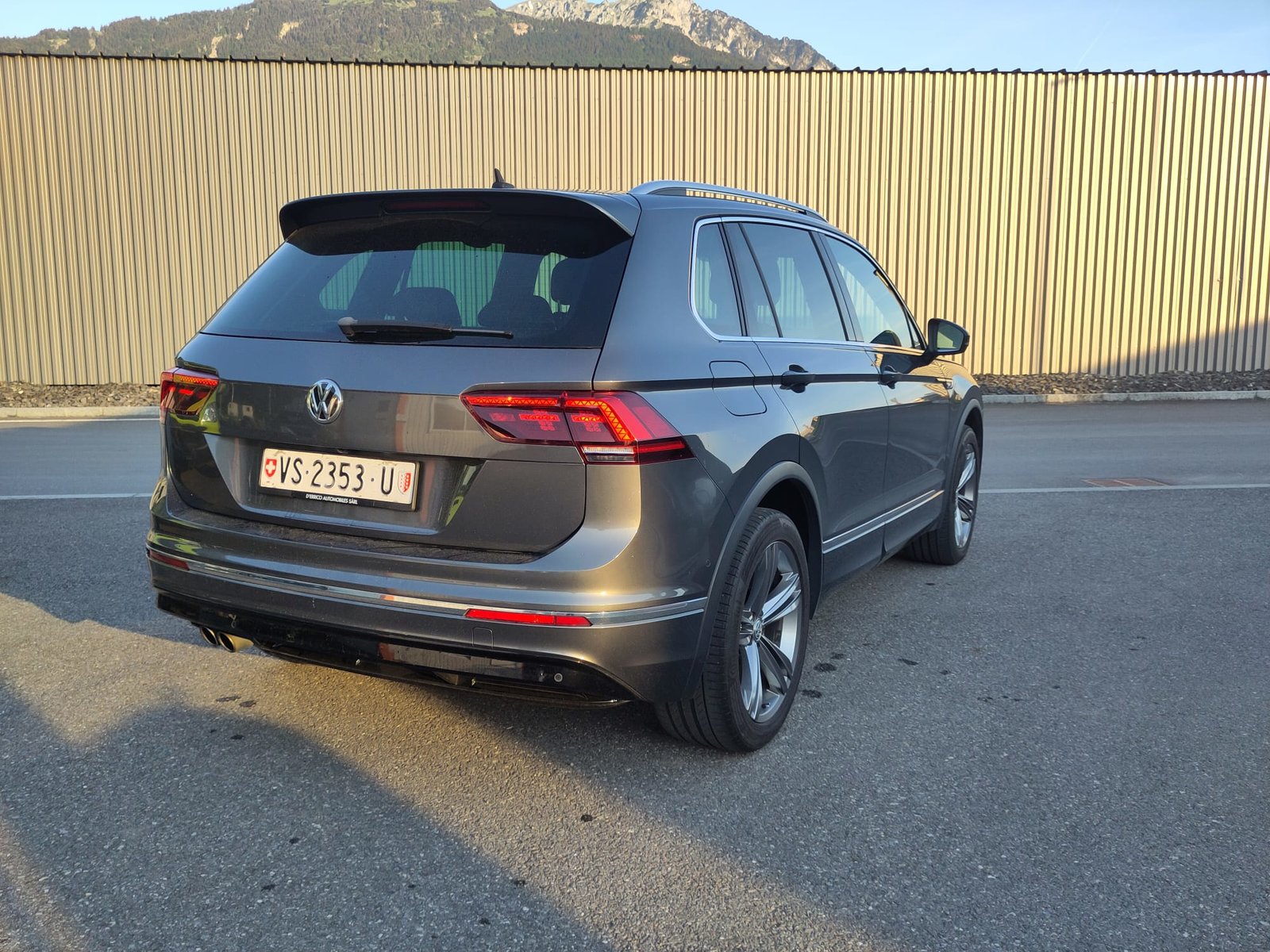 VW Tiguan 2.0TSI Highline 4Motion DSG, Petrol, Second hand / Used, Automatic - 4