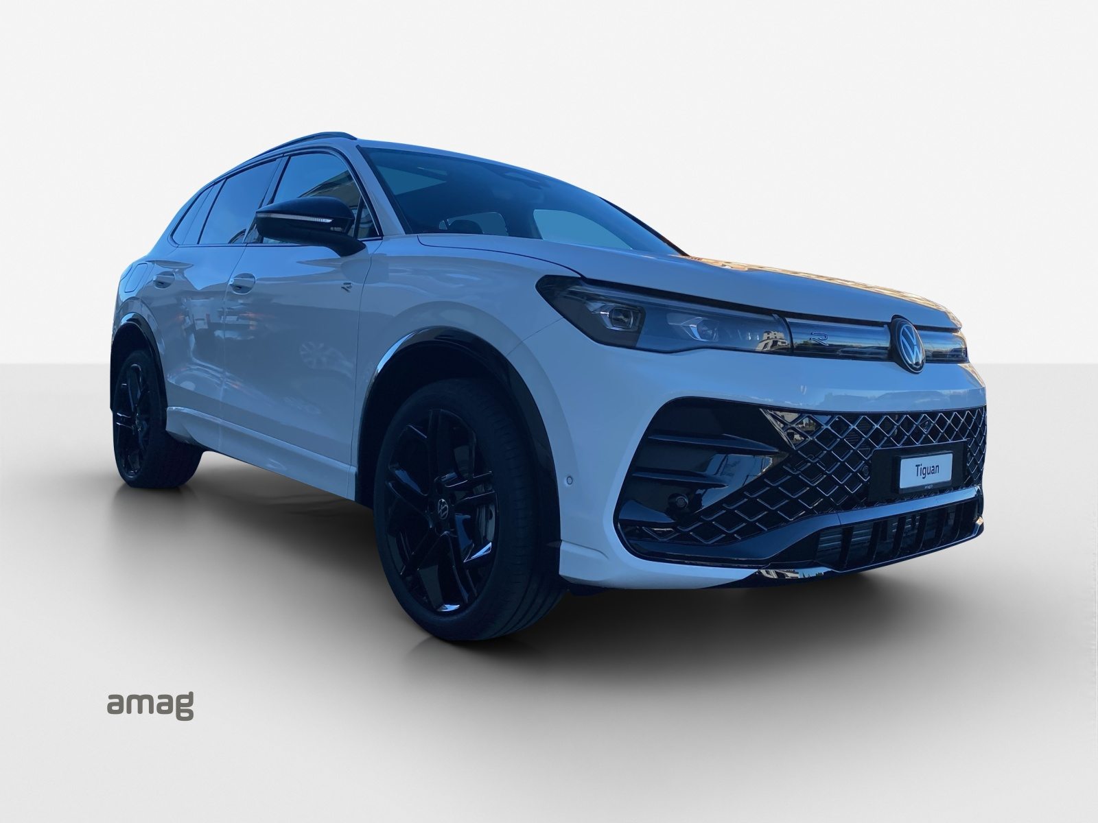 VW Tiguan R-Line, Benzin, Occasion / Gebraucht, Automatik - 6