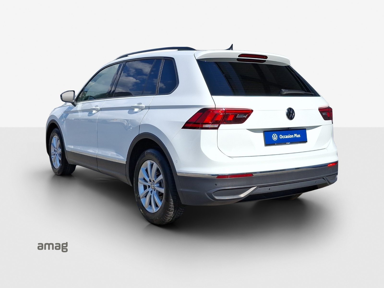 VW Tiguan Life, Petrol, Second hand / Used, Automatic - 3