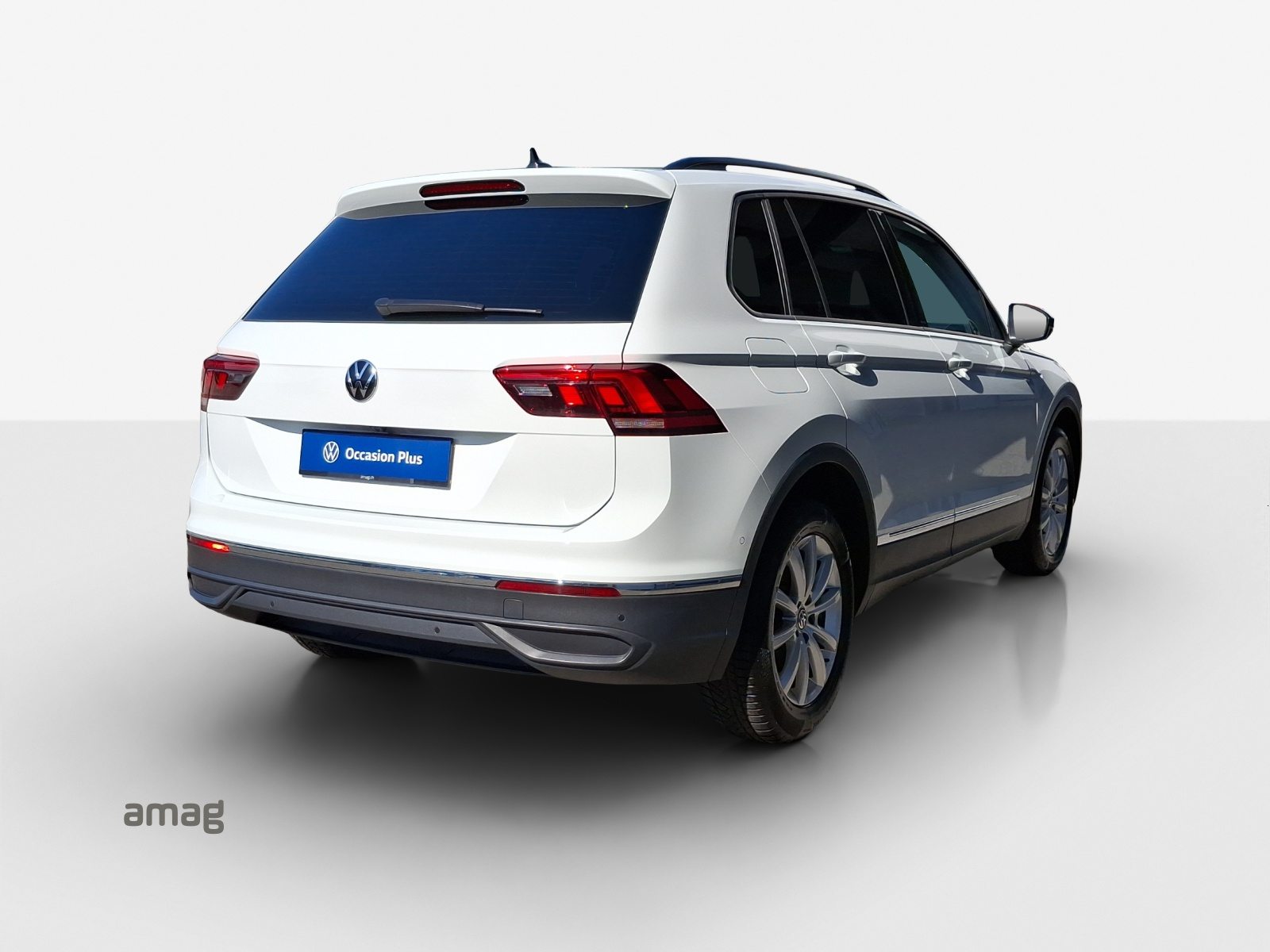 VW Tiguan Life, Petrol, Second hand / Used, Automatic - 5