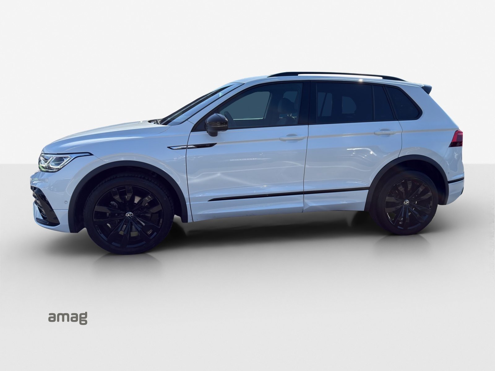 VW Tiguan R-Line, Petrol, Second hand / Used, Automatic - 2