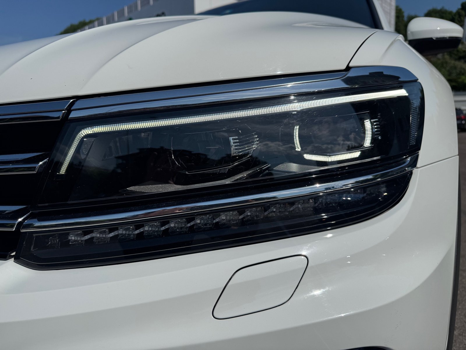 VW Tiguan 2.0 TDI SCR R-LINE 4Motion DSG, Diesel, Occasion / Gebraucht, Automatik - 3