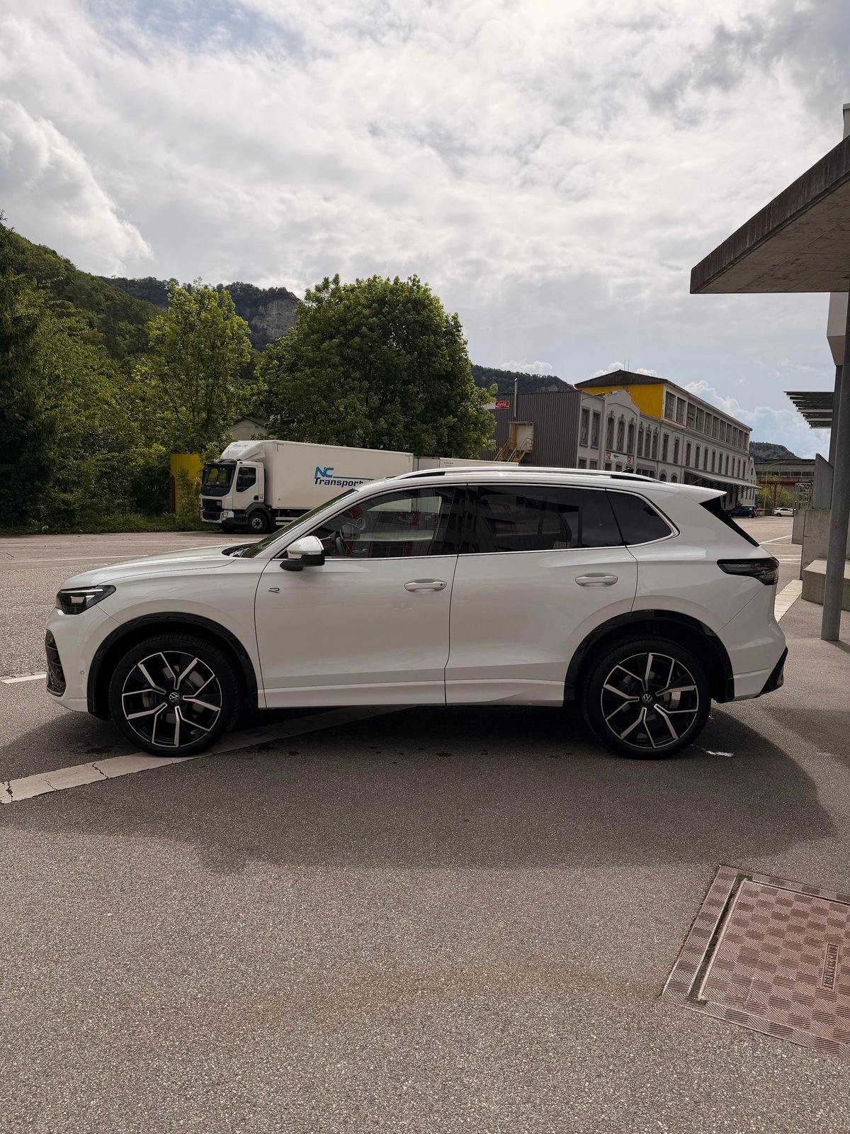 VW Tiguan 2.0 TDI SCR R-Line 4Motion DSG, Diesel, Occasion / Gebraucht, Automatik - 7