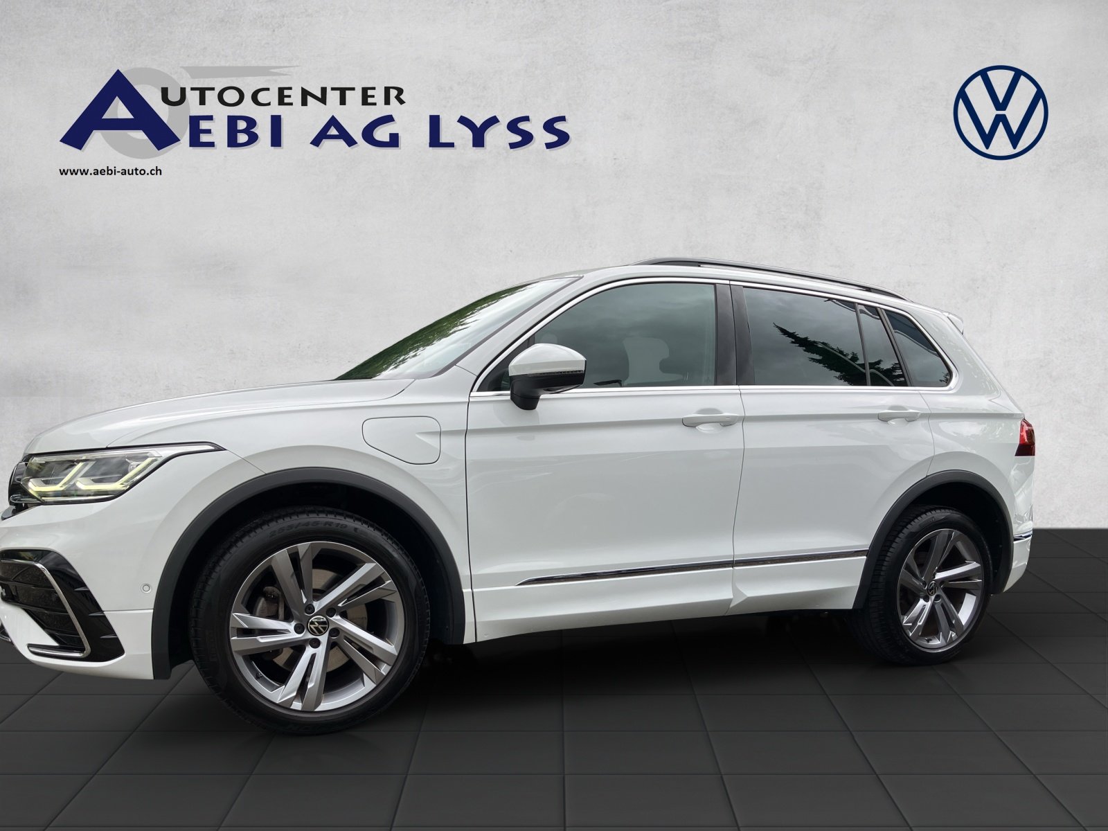 VW Tiguan 1.4TSI PHEV Selection DSG, Plug-in-Hybrid Benzin/Elektro, Occasion / Gebraucht, Automatik - 2