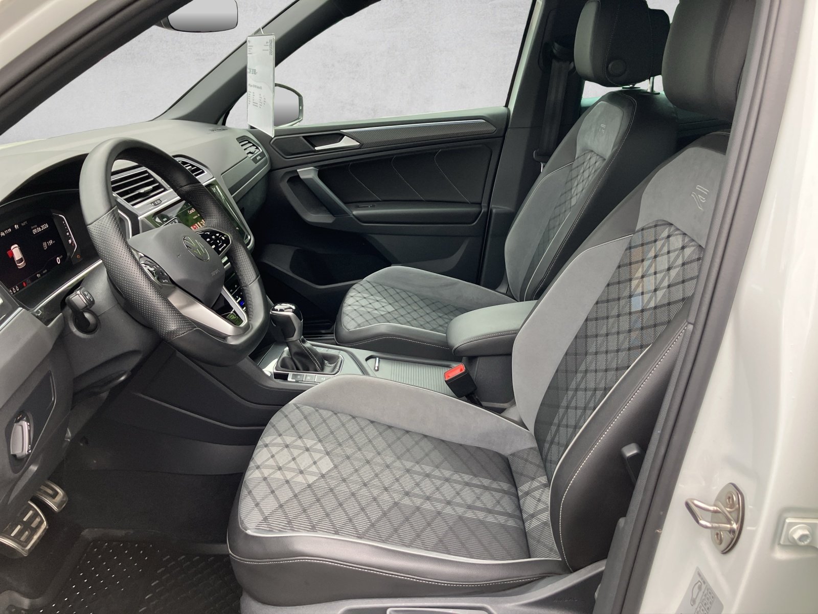 VW Tiguan 1.4TSI PHEV Selection DSG, Plug-in-Hybrid Benzin/Elektro, Occasion / Gebraucht, Automatik - 7