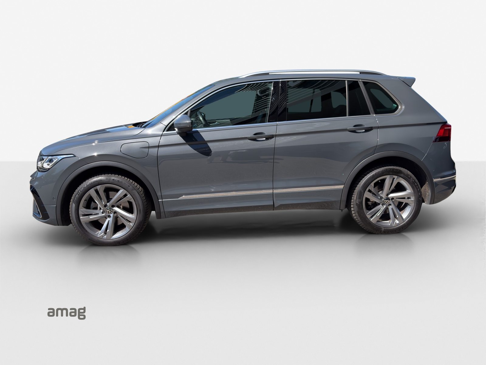 VW Tiguan R-Line, Full-Hybrid Petrol/Electric, Second hand / Used, Automatic - 2