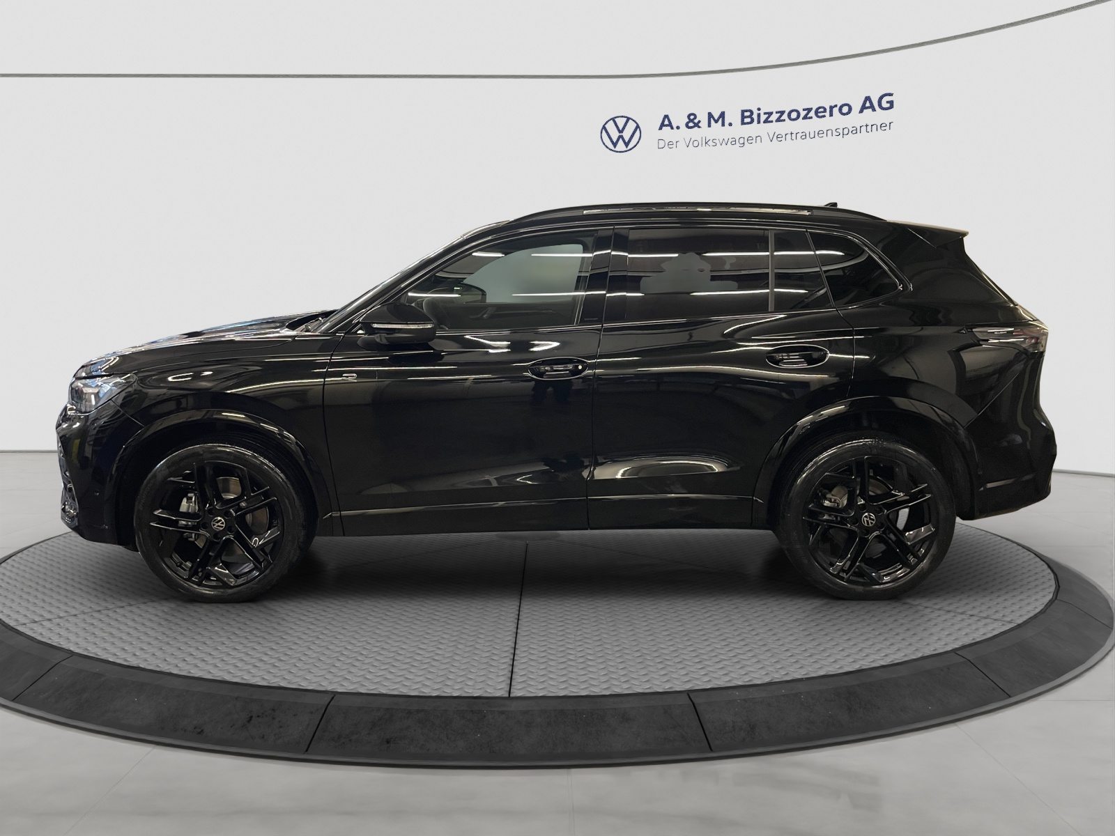 VW Tiguan R-Line, Benzina, Occasioni / Usate, Automatico - 2