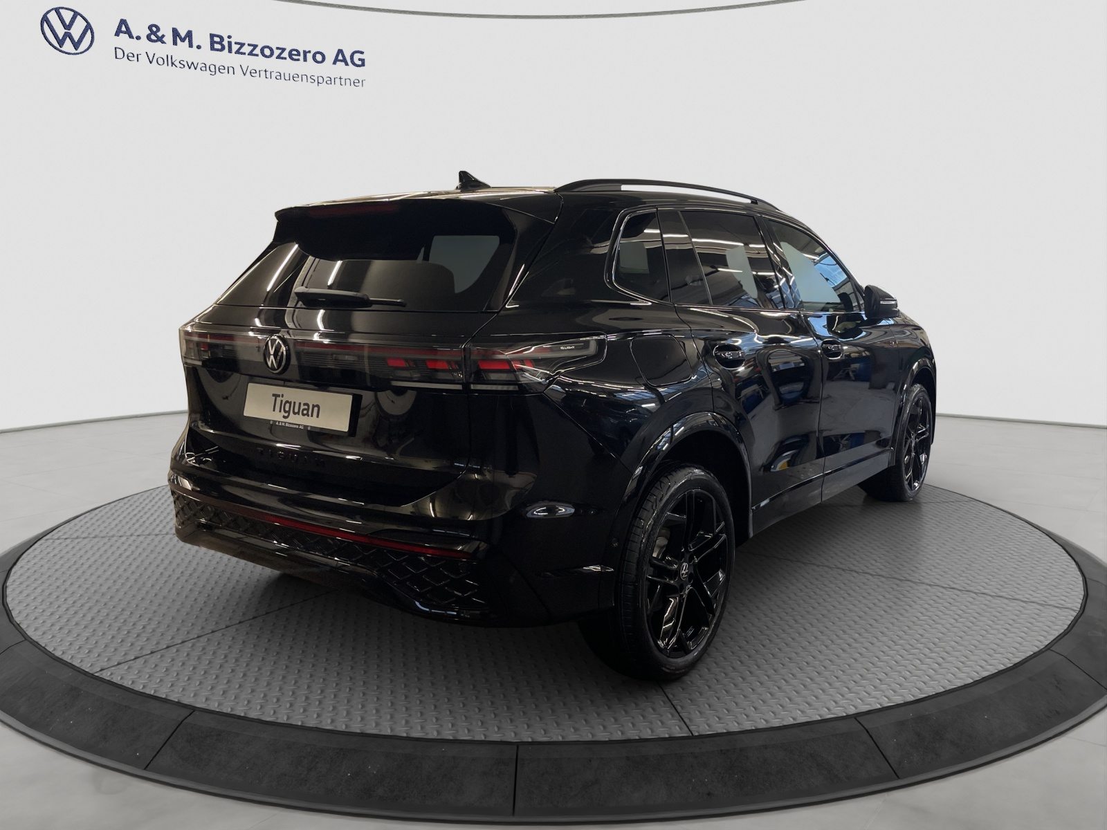 VW Tiguan R-Line, Benzina, Occasioni / Usate, Automatico - 5