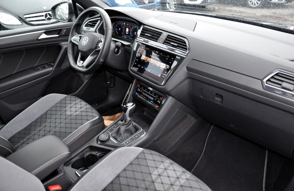 VW R-Line 4Motion, Benzin, Occasion / Gebraucht, Automatik - 4