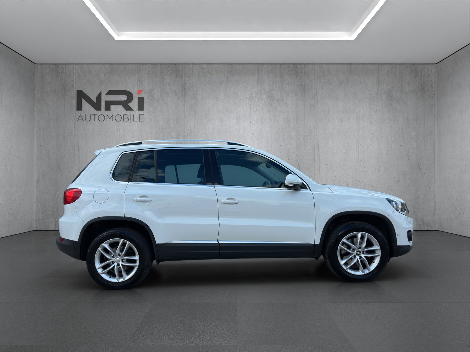 VW Tiguan 2.0 TDI BMT Sport Style DSG, Diesel, Second hand / Used, Automatic - 4