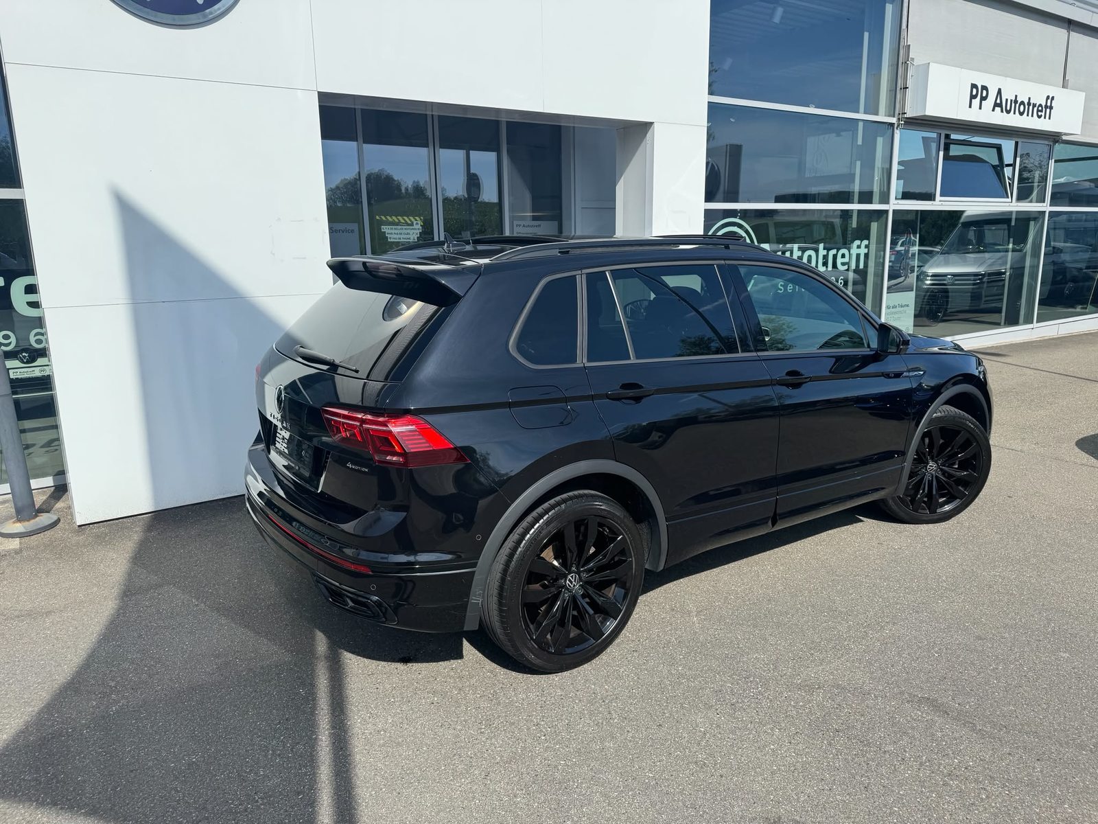 VW Tiguan R-Line, Benzin, Occasion / Gebraucht, Automatik - 4