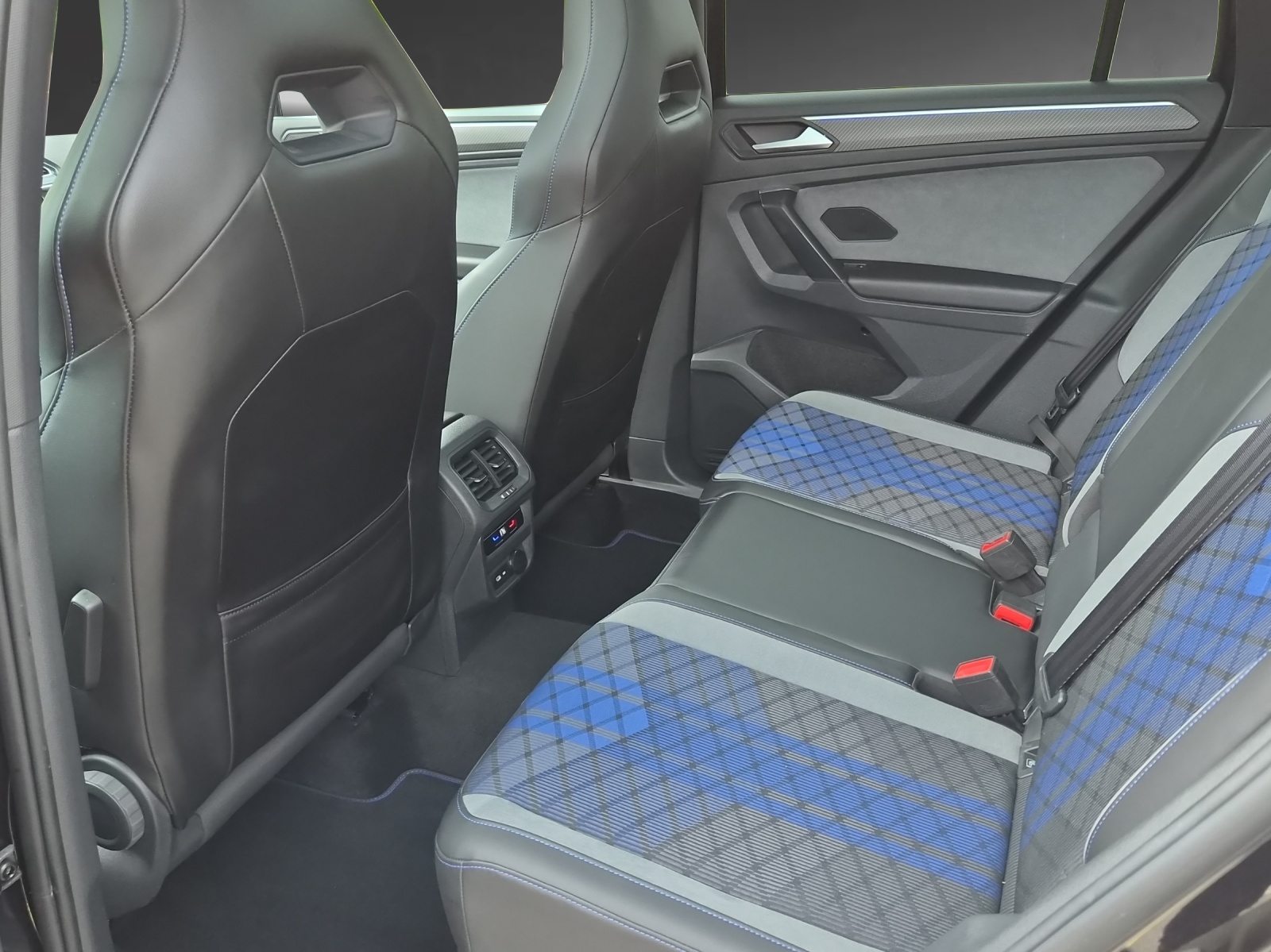 VW Tiguan R, Essence, Occasion / Utilisé, Automatique - 7
