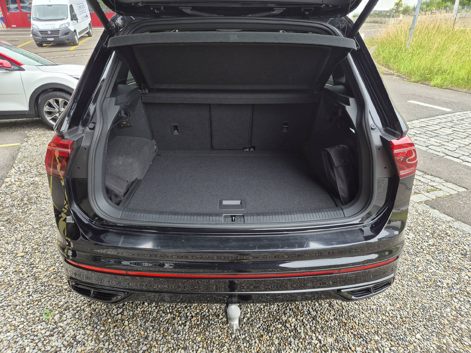 VW Tiguan 2.0 TSI R-Line DSG Black Style, Benzin, Occasion / Gebraucht, Automatik - 7