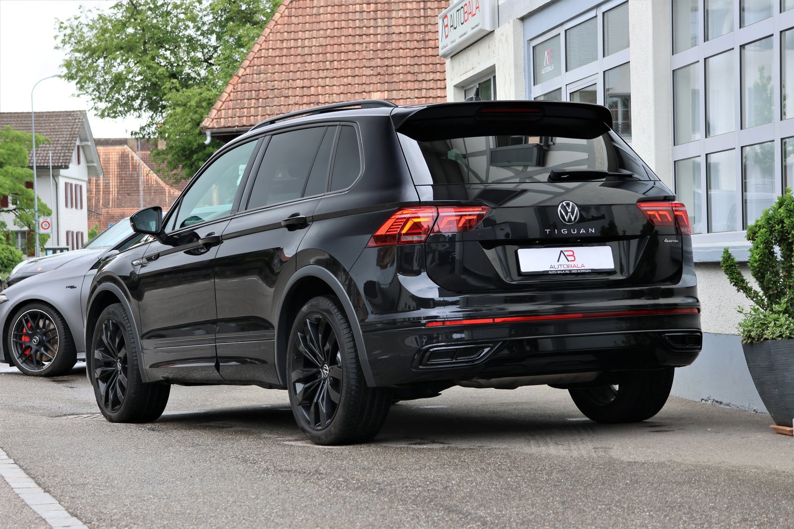 VW Tiguan 2.0TSI R-Line 4Motion DSG (CH) + 2.5T AHK, Petrol, Second hand / Used, Automatic - 3