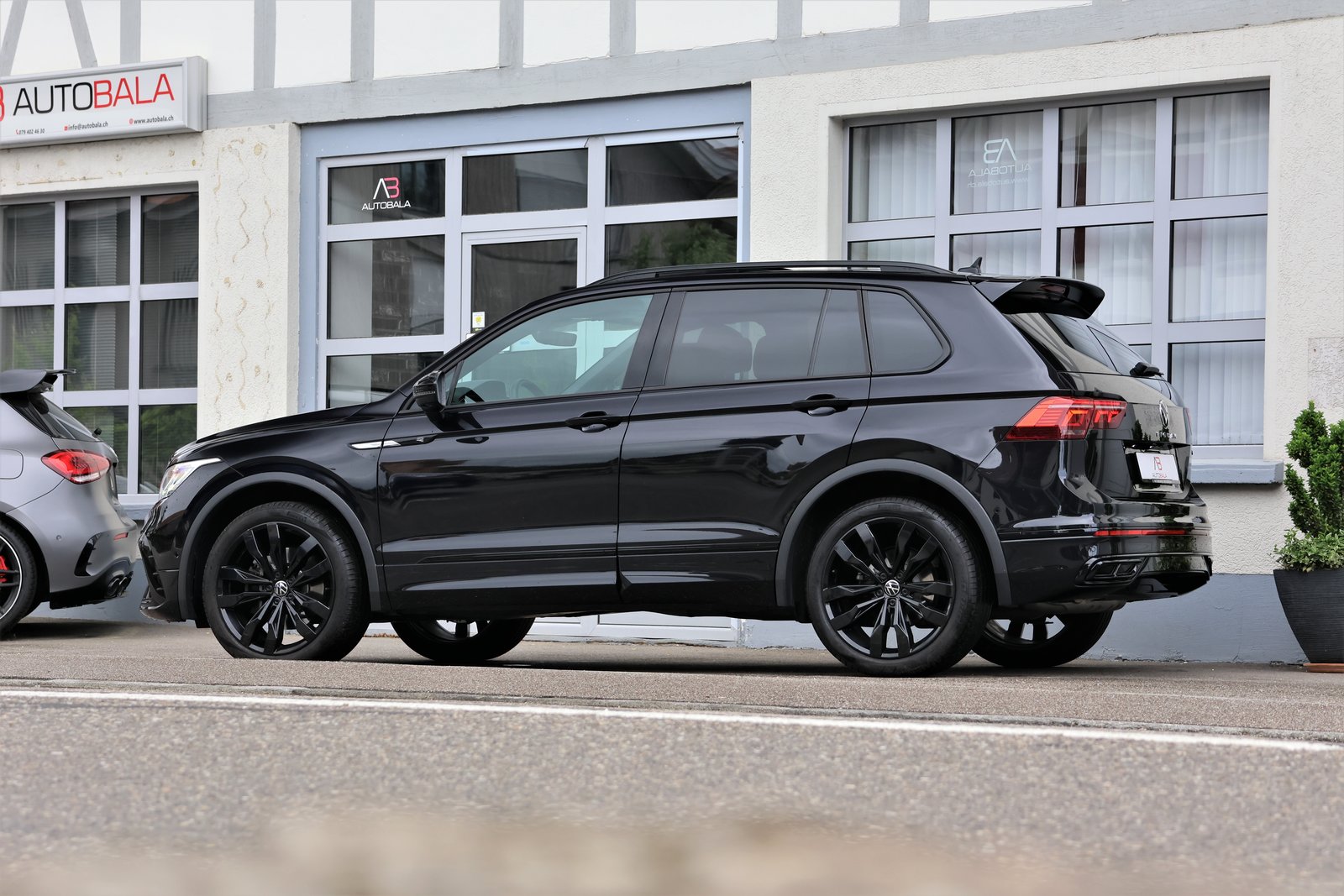 VW Tiguan 2.0TSI R-Line 4Motion DSG (CH) + 2.5T AHK, Petrol, Second hand / Used, Automatic - 4