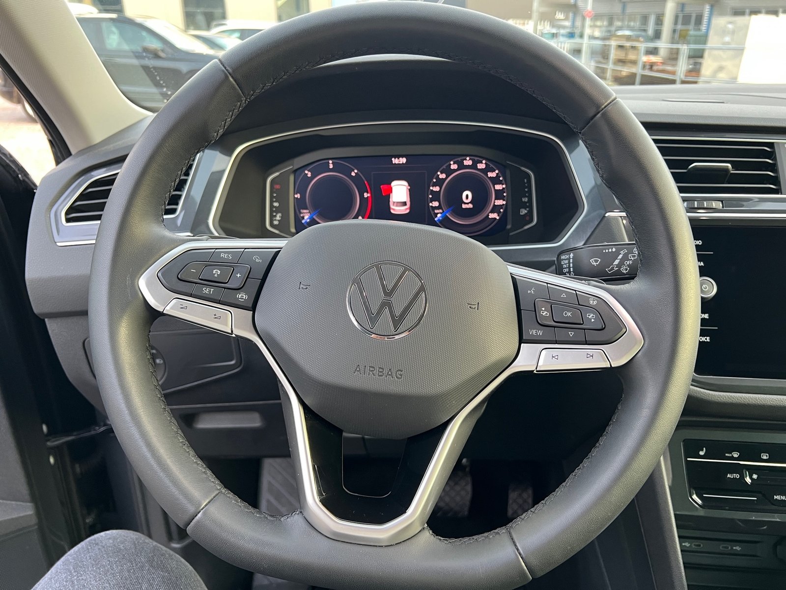 VW Tiguan 2.0 TDI SCR Elegance 4Motion DSG, Diesel, Second hand / Used, Automatic - 7