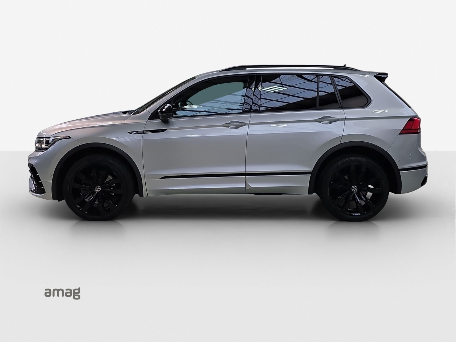 VW Tiguan R-Line, Petrol, Second hand / Used, Automatic - 2