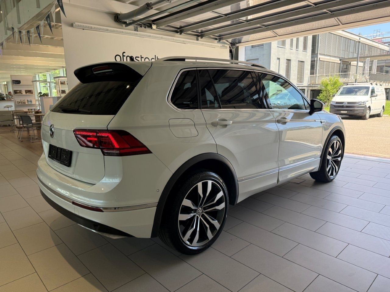 VW Tiguan Highline, Diesel, Occasion / Utilisé, Automatique - 3