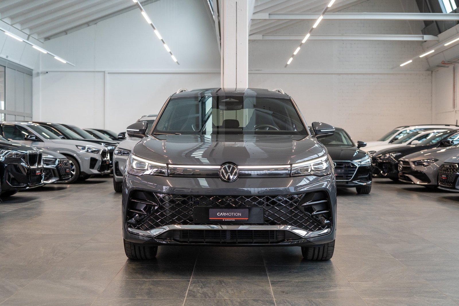 VW Tiguan 2.0 TSI R-Line DSG 4motion / Panorama-Glasdach / 3, Benzina, Occasioni / Usate, Automatico - 2