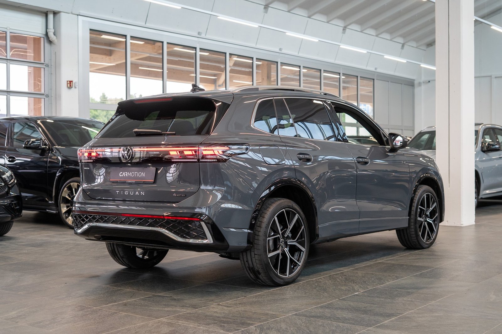 VW Tiguan 2.0 TSI R-Line DSG 4motion / Panorama-Glasdach / 3, Benzina, Occasioni / Usate, Automatico - 4