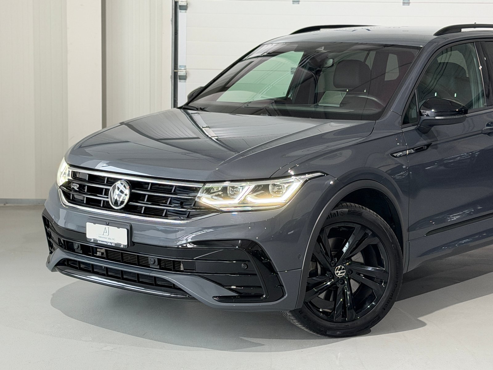 VW Tiguan 2.0TSI R-Line 4Motion DSG (CH) Black Style, Benzina, Occasioni / Usate, Automatico - 2
