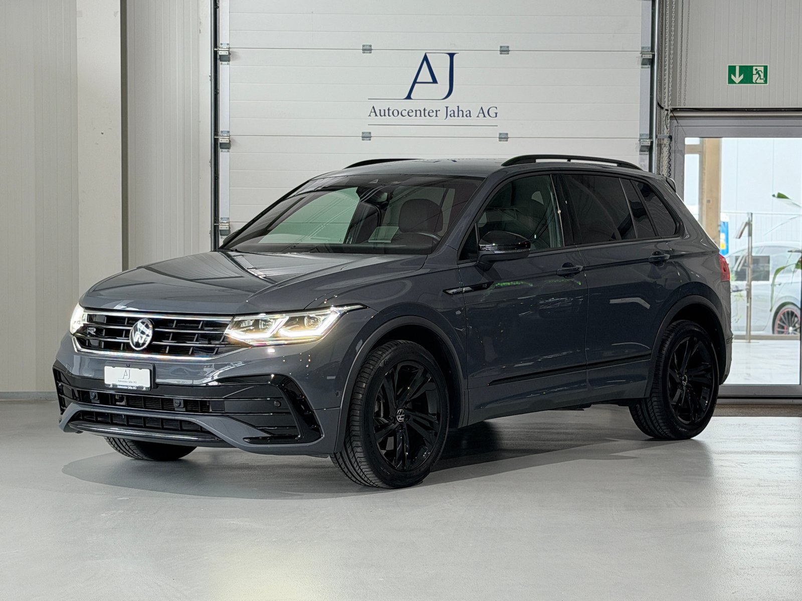 VW Tiguan 2.0TSI R-Line 4Motion DSG (CH) Black Style, Benzina, Occasioni / Usate, Automatico - 3