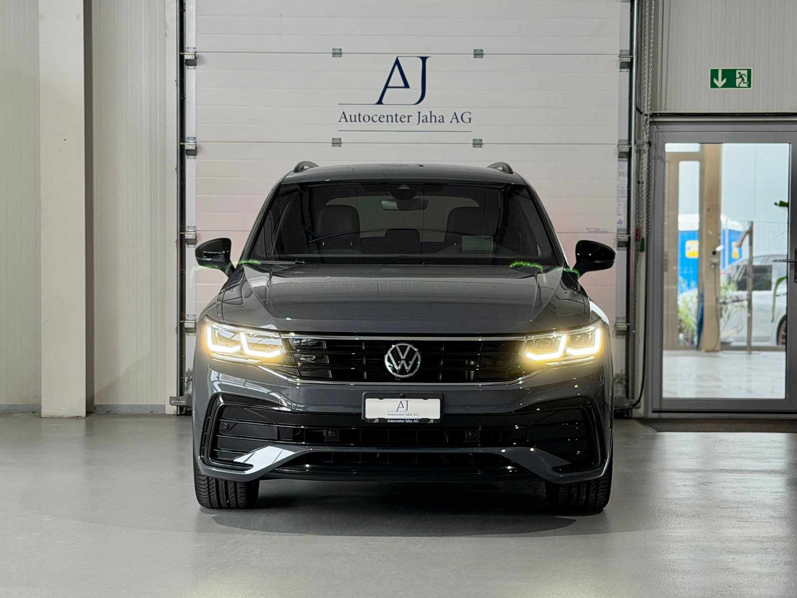 VW Tiguan 2.0TSI R-Line 4Motion DSG (CH) Black Style, Benzina, Occasioni / Usate, Automatico - 4