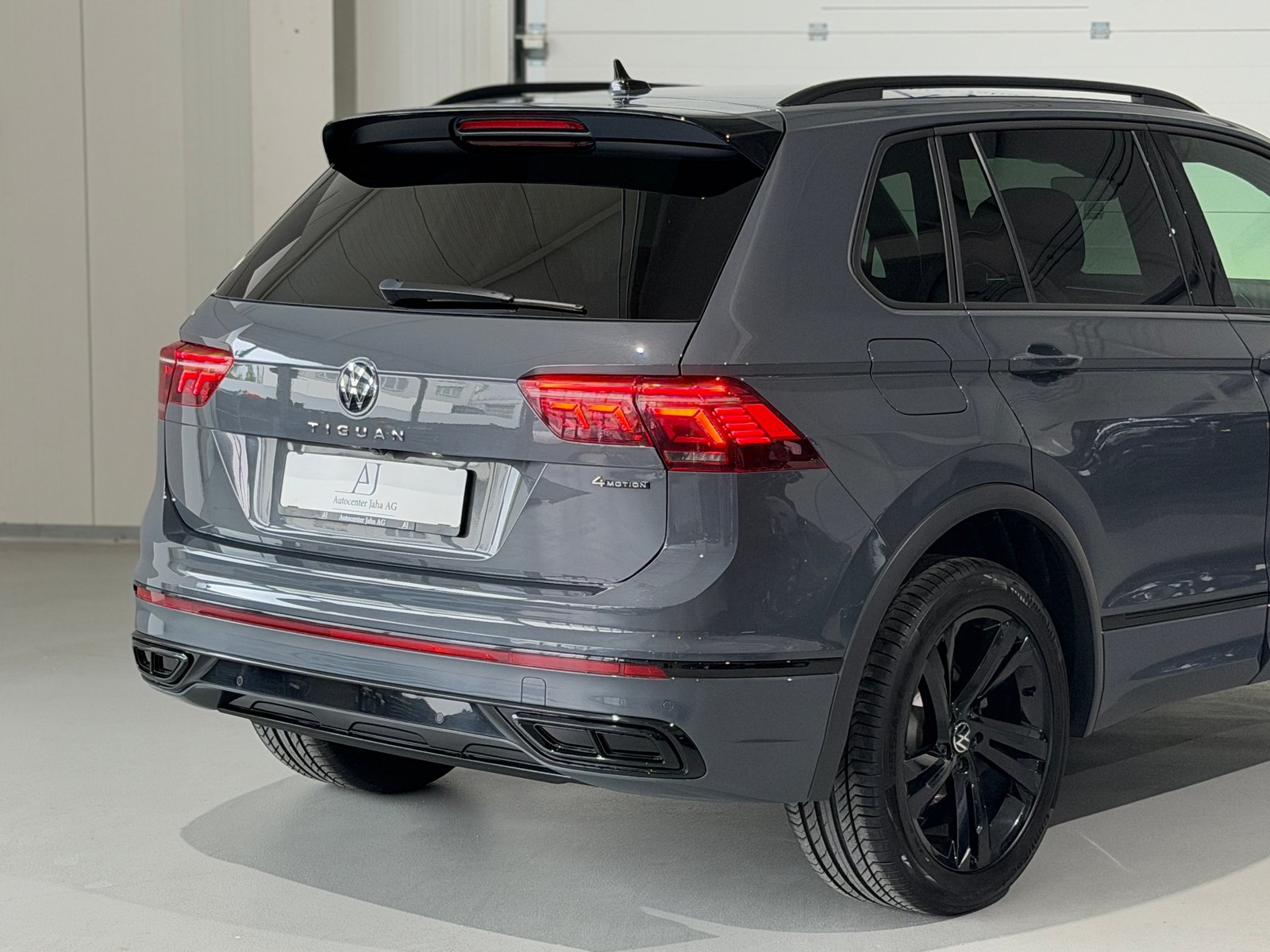 VW Tiguan 2.0TSI R-Line 4Motion DSG (CH) Black Style, Benzina, Occasioni / Usate, Automatico - 6
