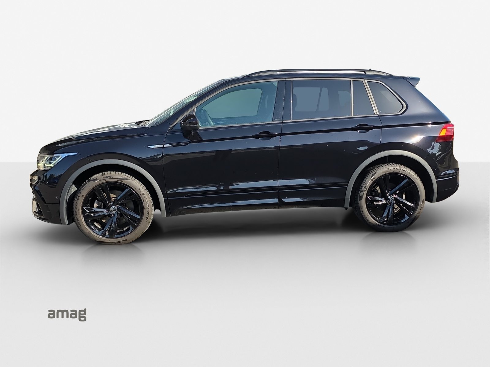 VW Tiguan R-Line, Petrol, Second hand / Used, Automatic - 2