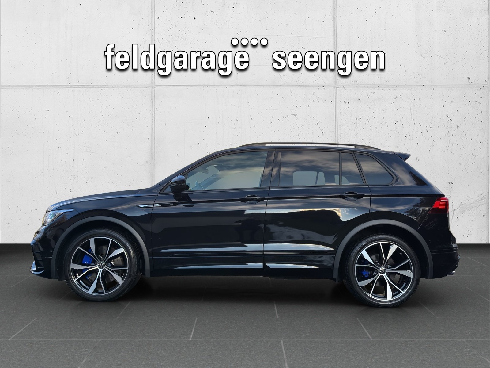 VW Tiguan Black Style 2.0TSI R 4Motion DSG mit AHK Winterr, Petrol, Second hand / Used, Automatic - 2