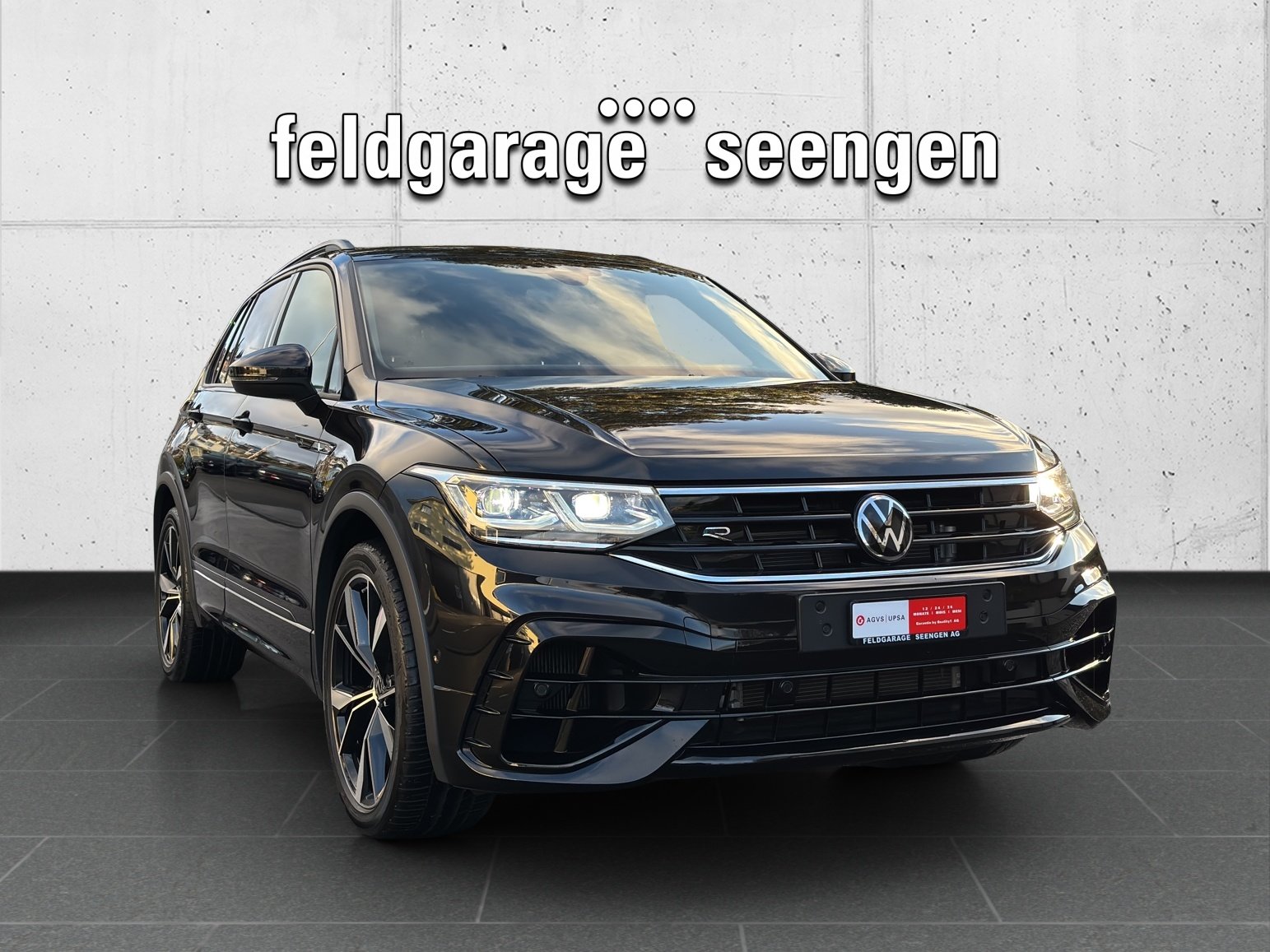 VW Tiguan Black Style 2.0TSI R 4Motion DSG mit AHK Winterr, Petrol, Second hand / Used, Automatic - 3