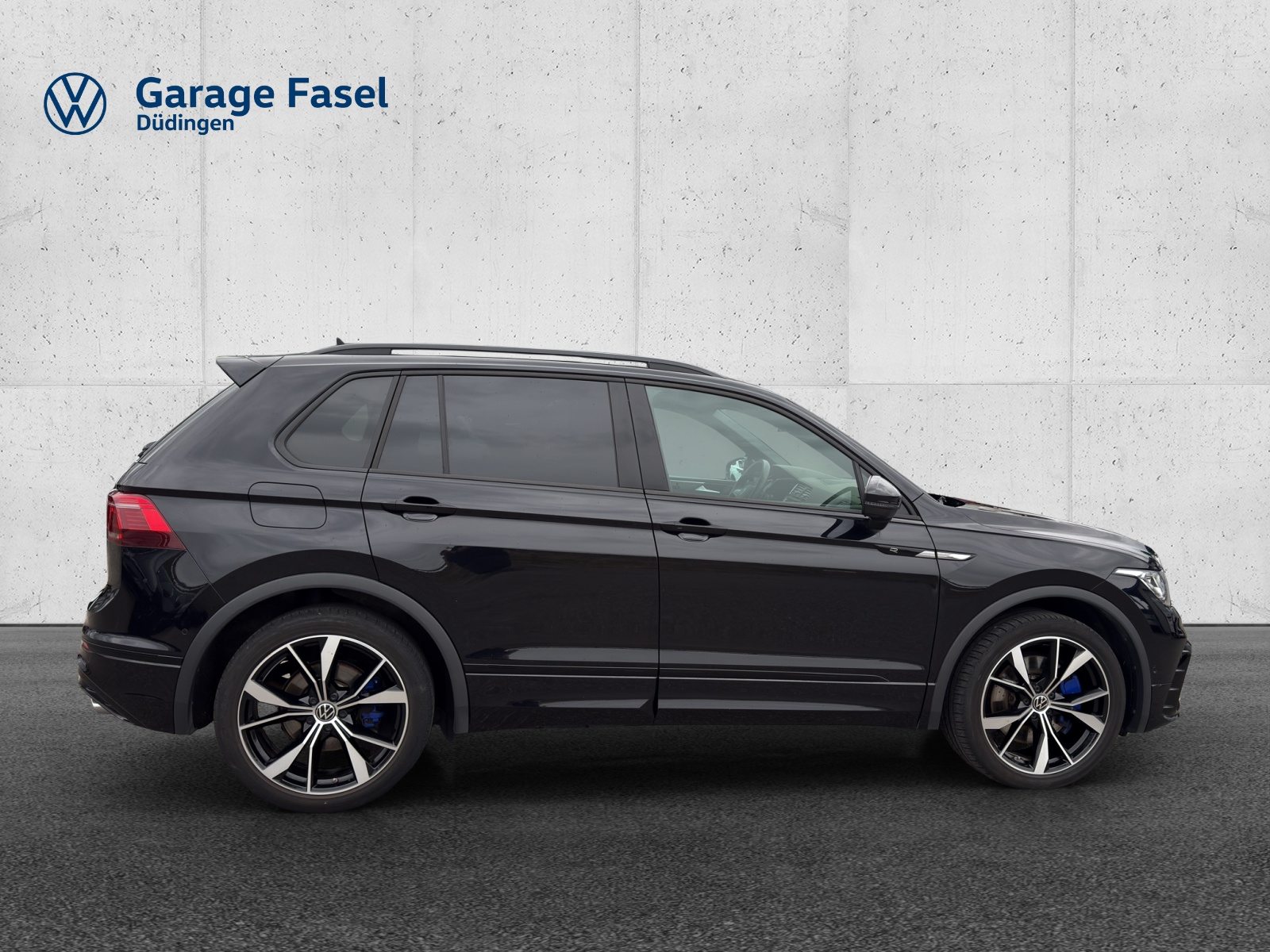 VW Tiguan R, Petrol, Second hand / Used, Automatic - 6
