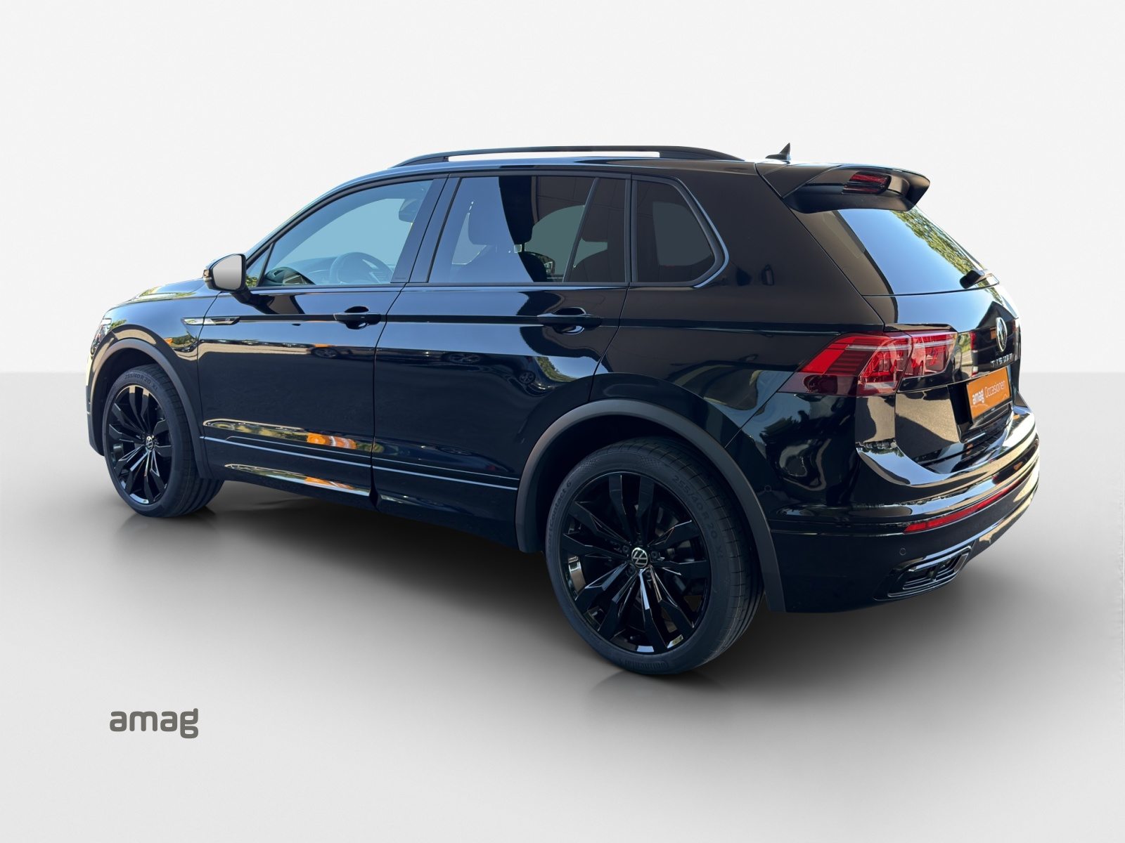 VW Tiguan R-Line, Petrol, Second hand / Used, Automatic - 3