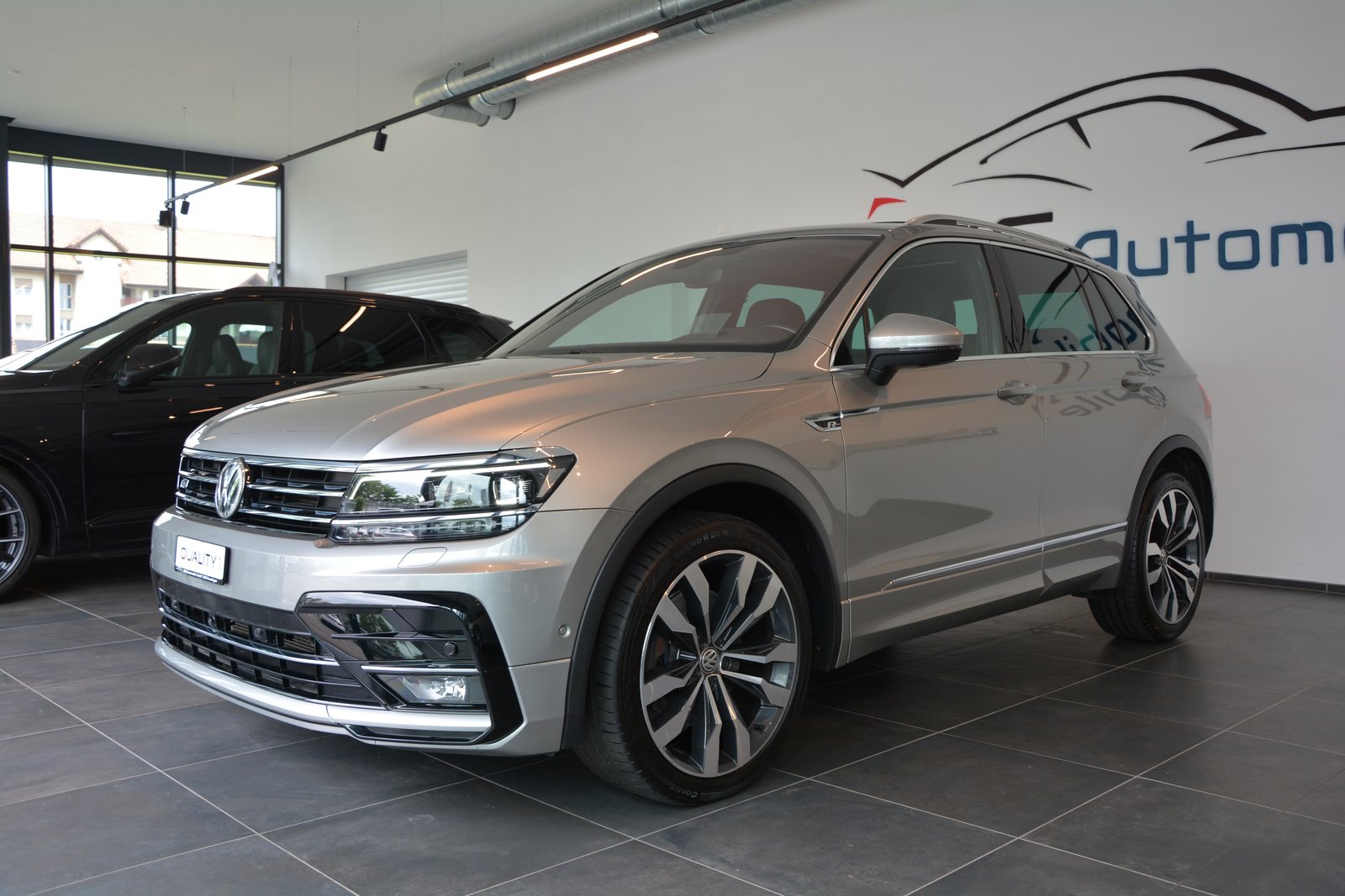 VW Tiguan 2.0TSI Highline 4Motion DSG R-Line, Petrol, Second hand / Used, Automatic - 2